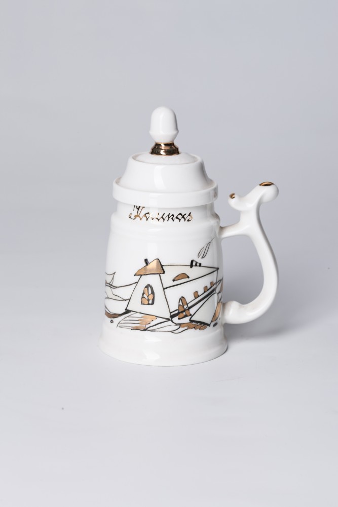 Porcelain mugs with lids