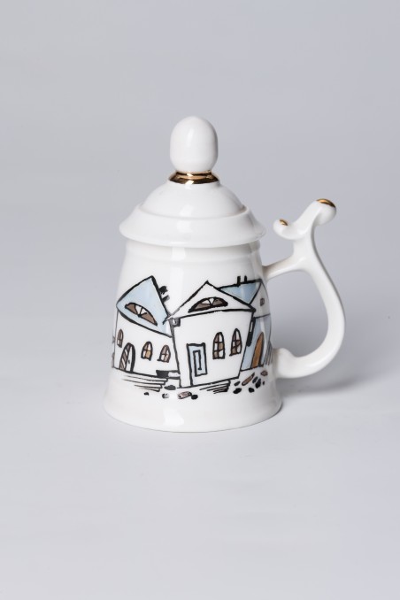 Porcelain mugs with lids
