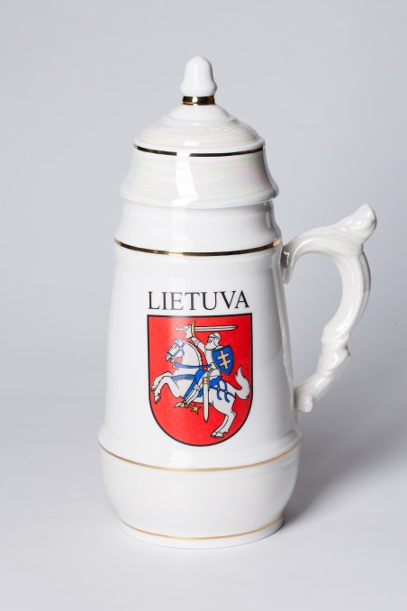 Porcelain mugs with lids