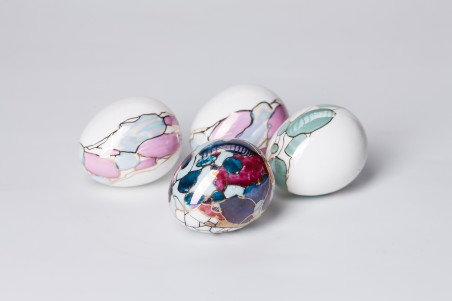 Porcelain eggs