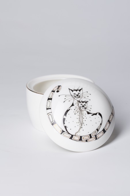 Decorative porcelain boxes with lids